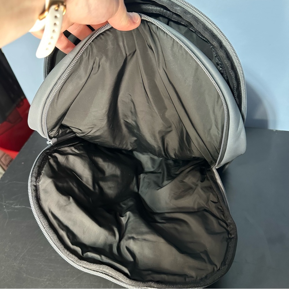 Y-3 Yohji Yamamoto futuristic pod shape backpack - Picture 10 of 17